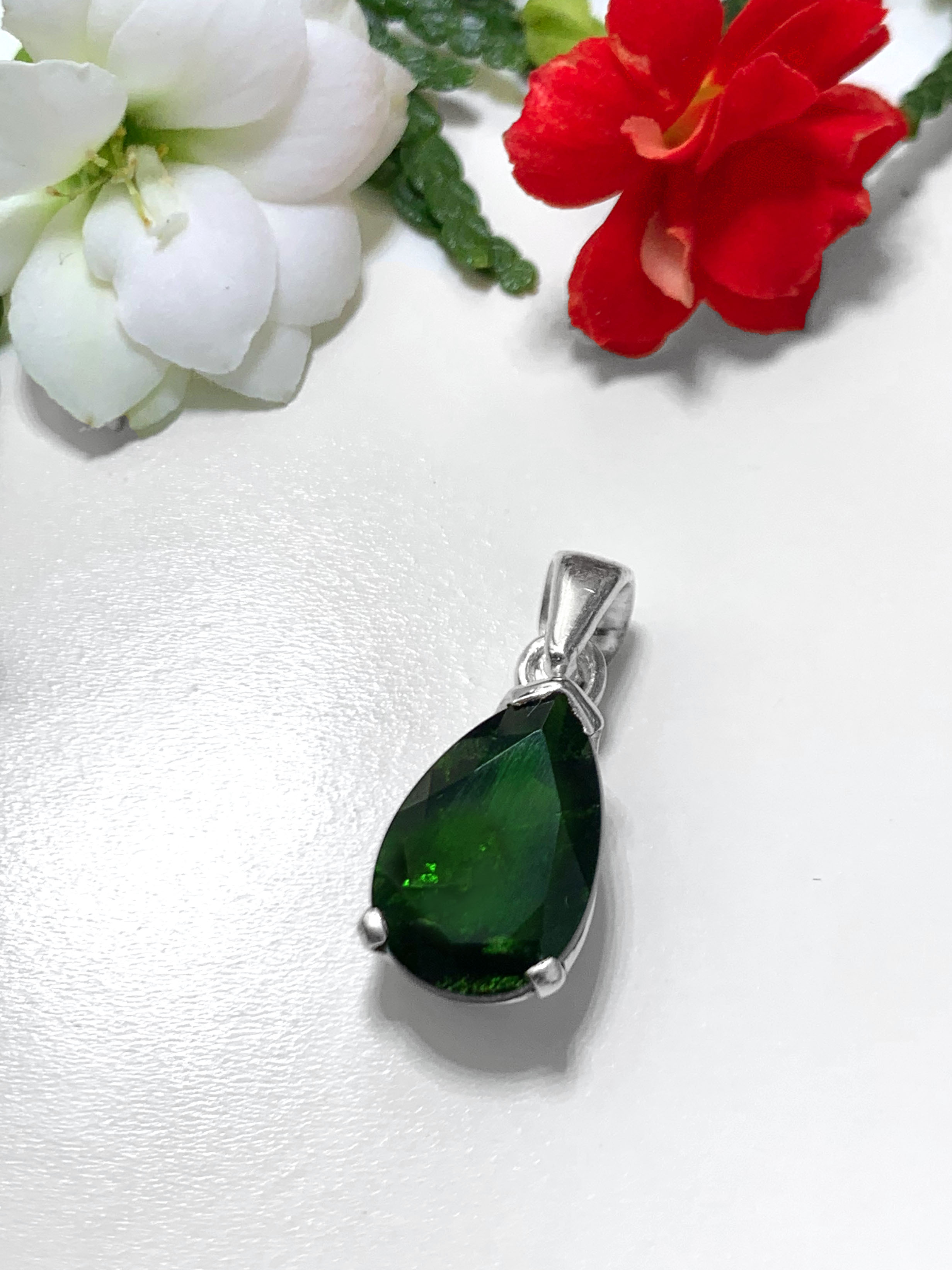 Chromdiopside Pendant
