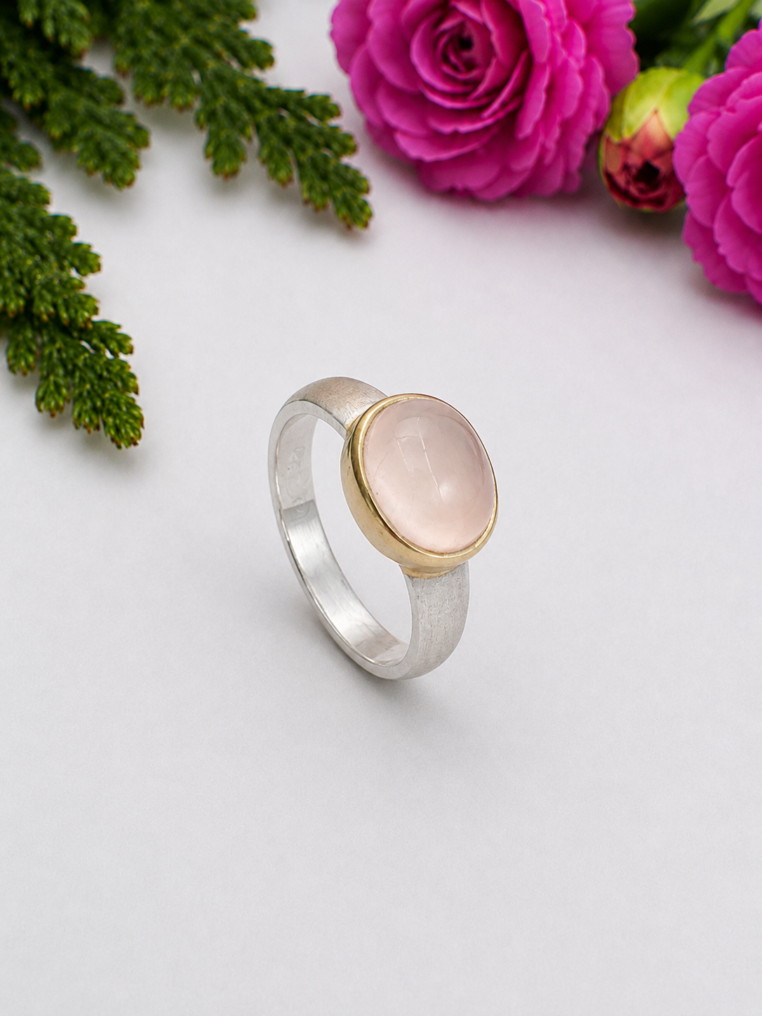 Rosenquarz Ring - mattiert, vergoldet