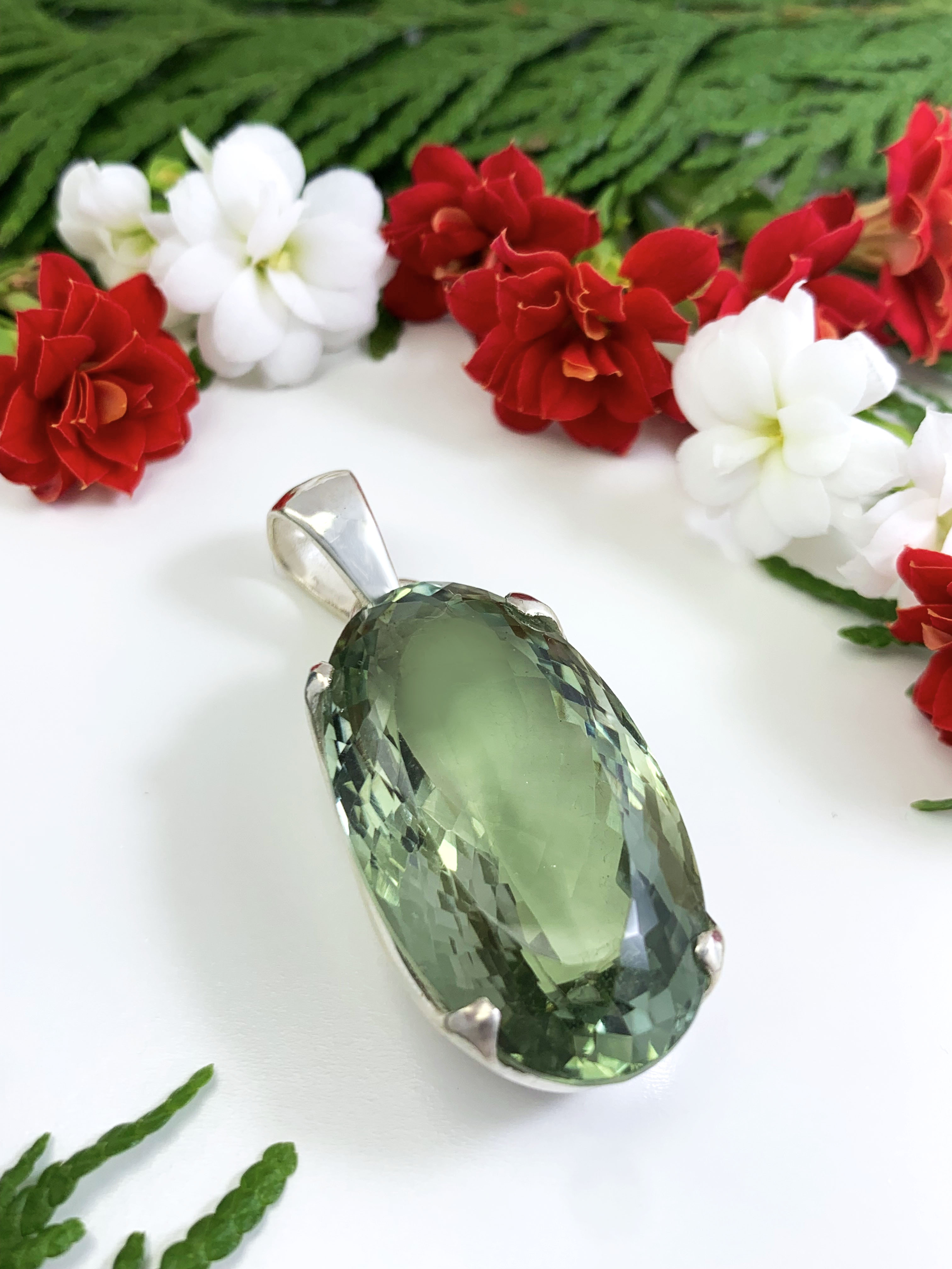 Green Quartz Pendant - TOP