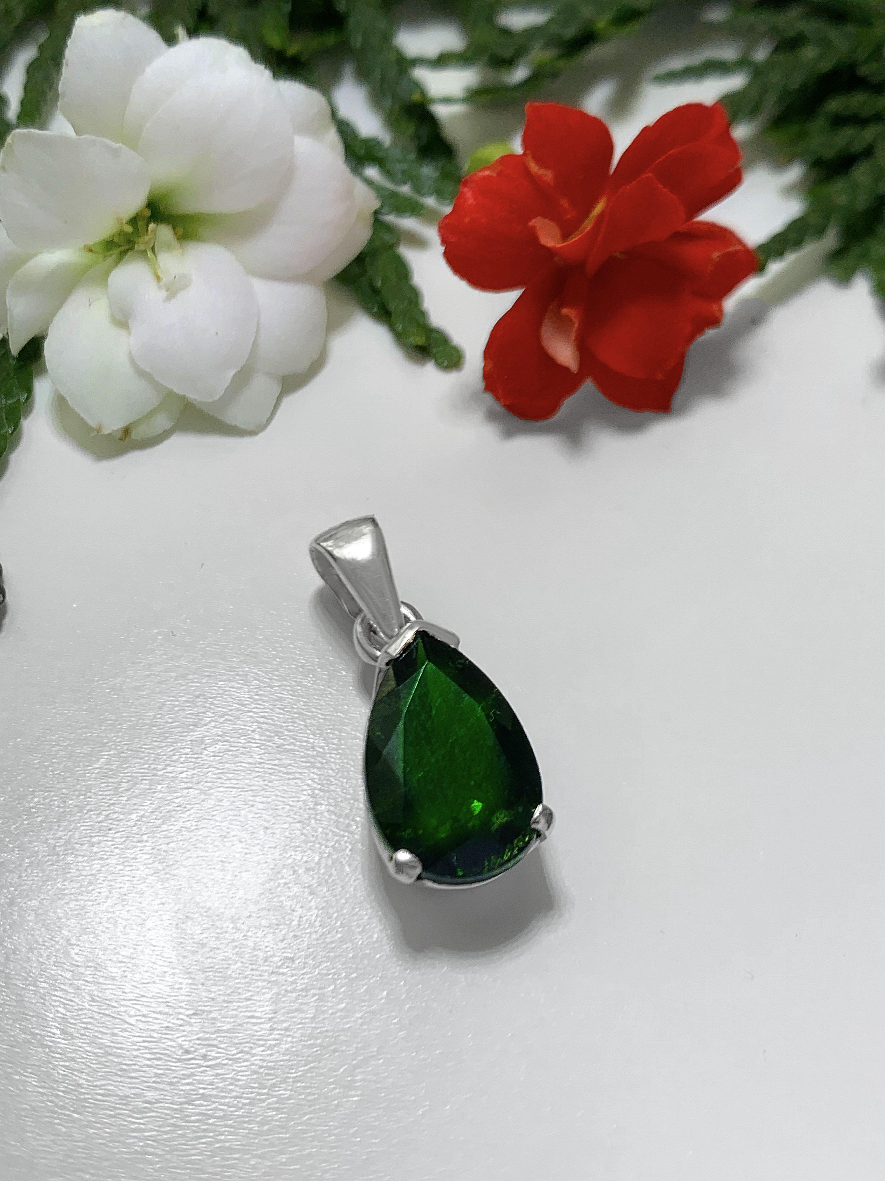 Chromdiopside Pendant
