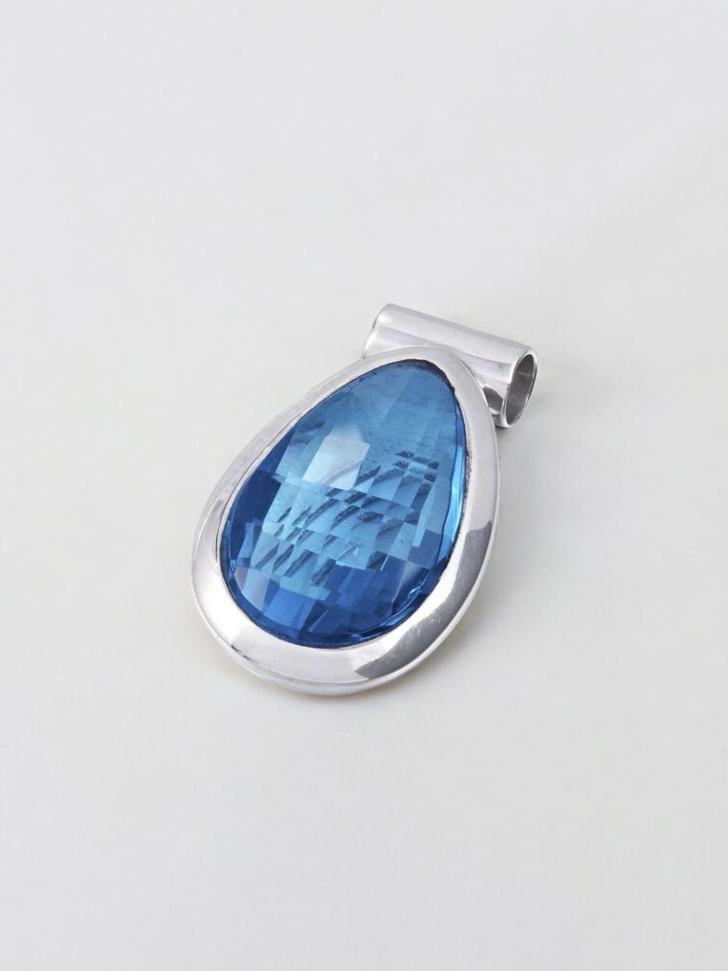TOP Blue Topaz pendant 