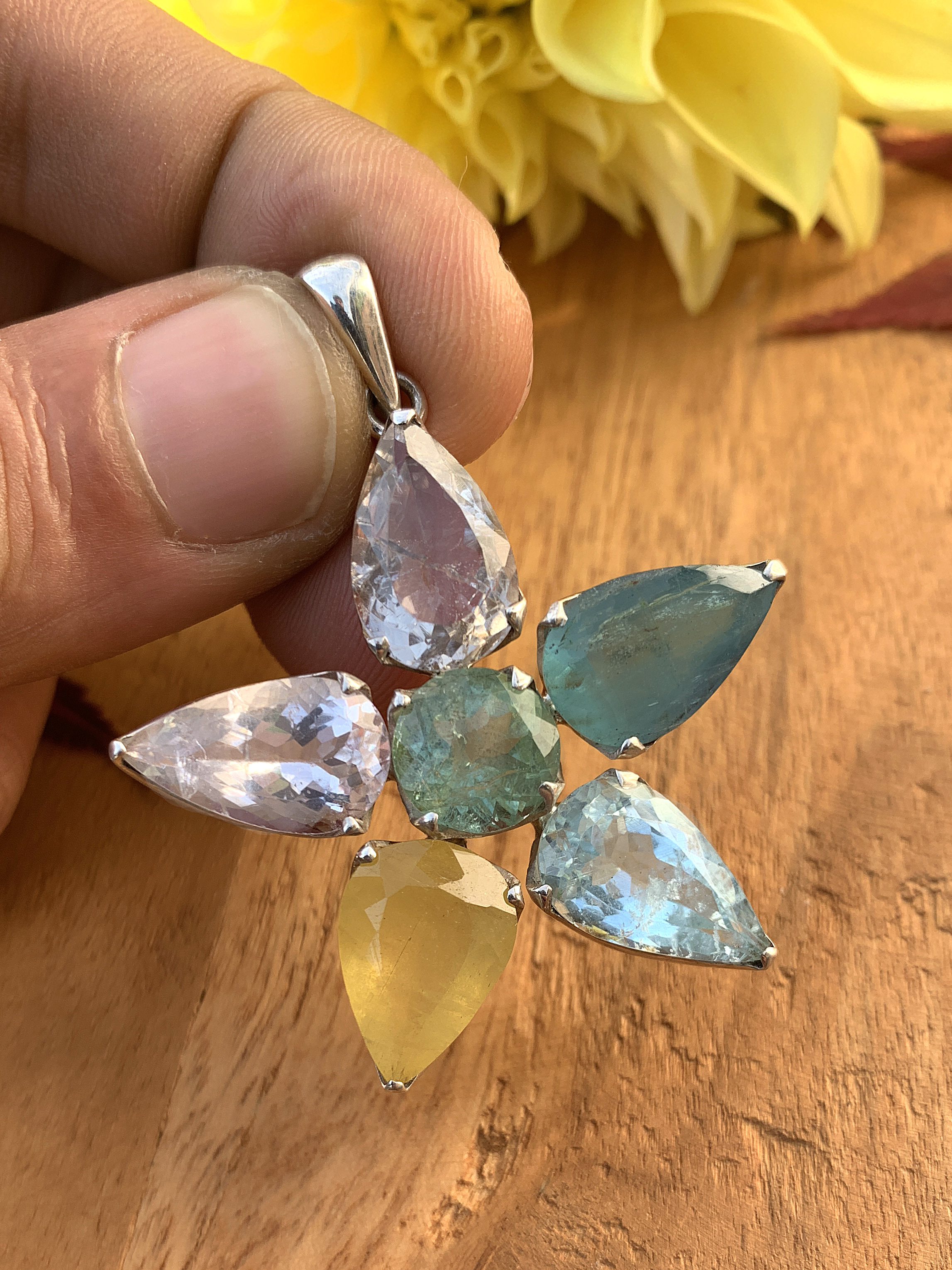 Multistone pendant 