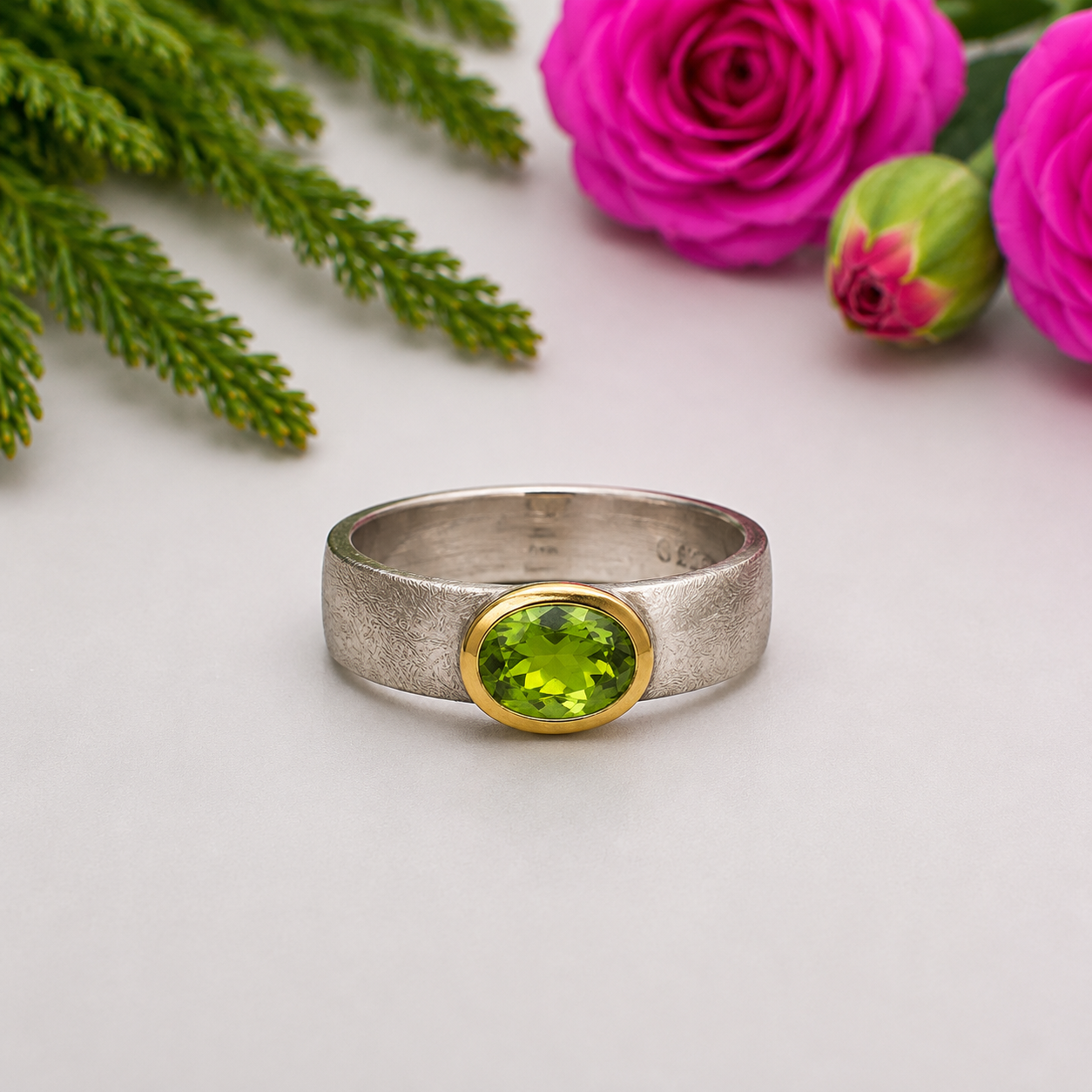 Peridot Ring - Mattiert vergoldet