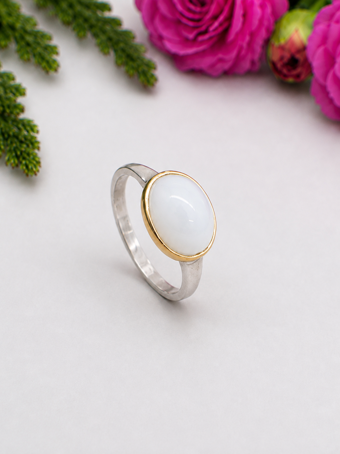 Plain Weiss Mondstein Ring  - mattiert vergoldet