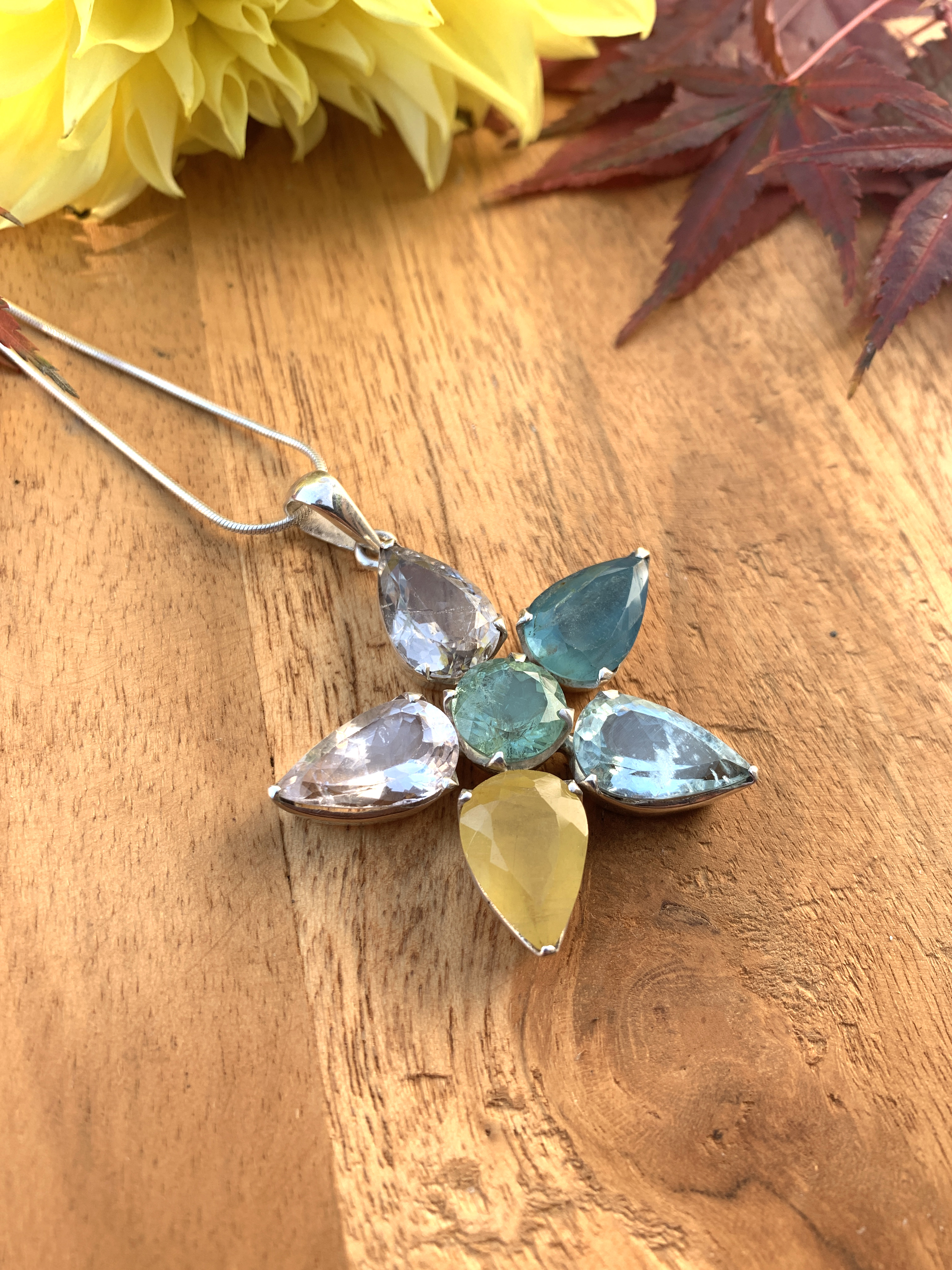Multistone pendant 
