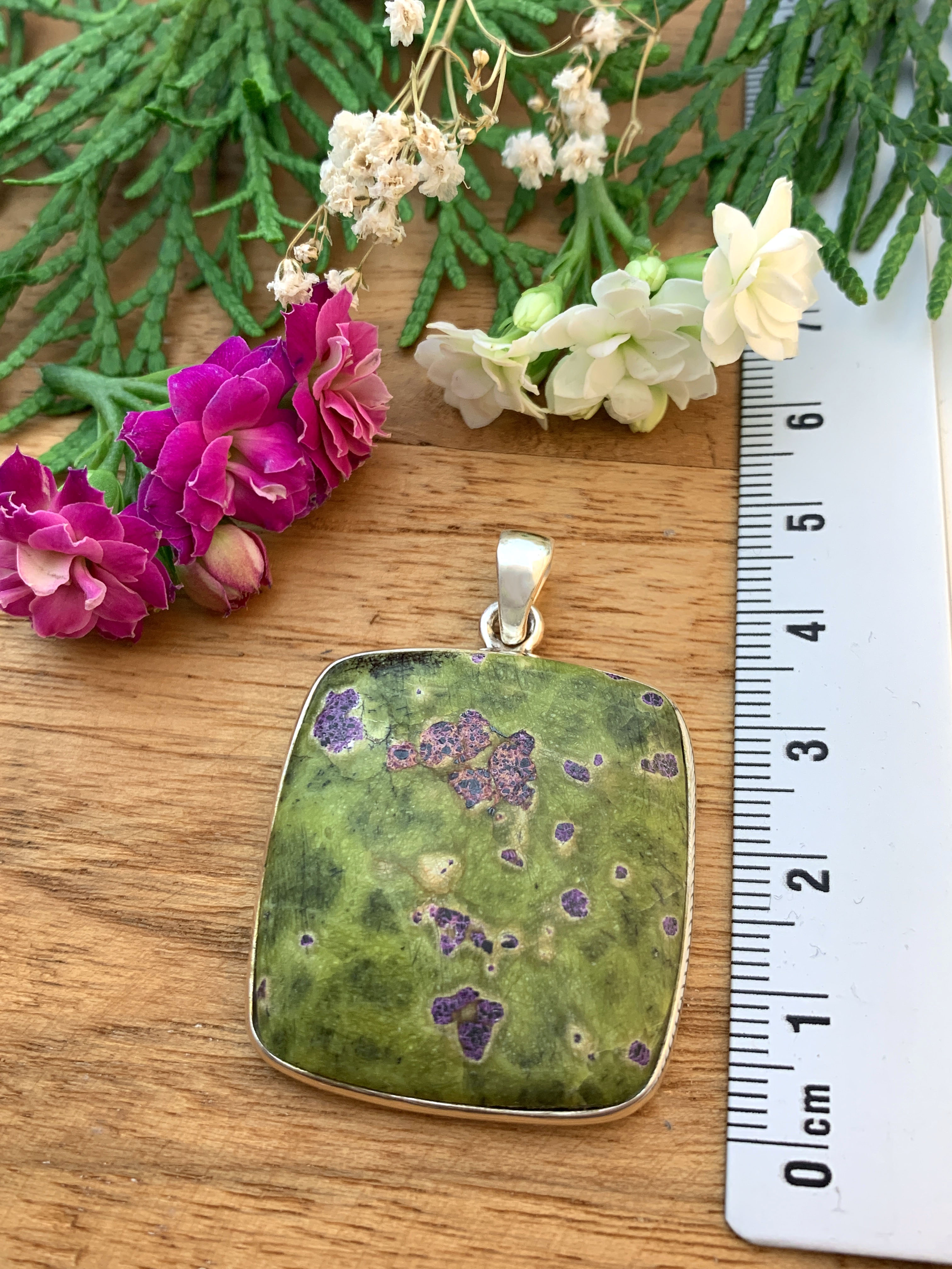 Stichtite Pendant