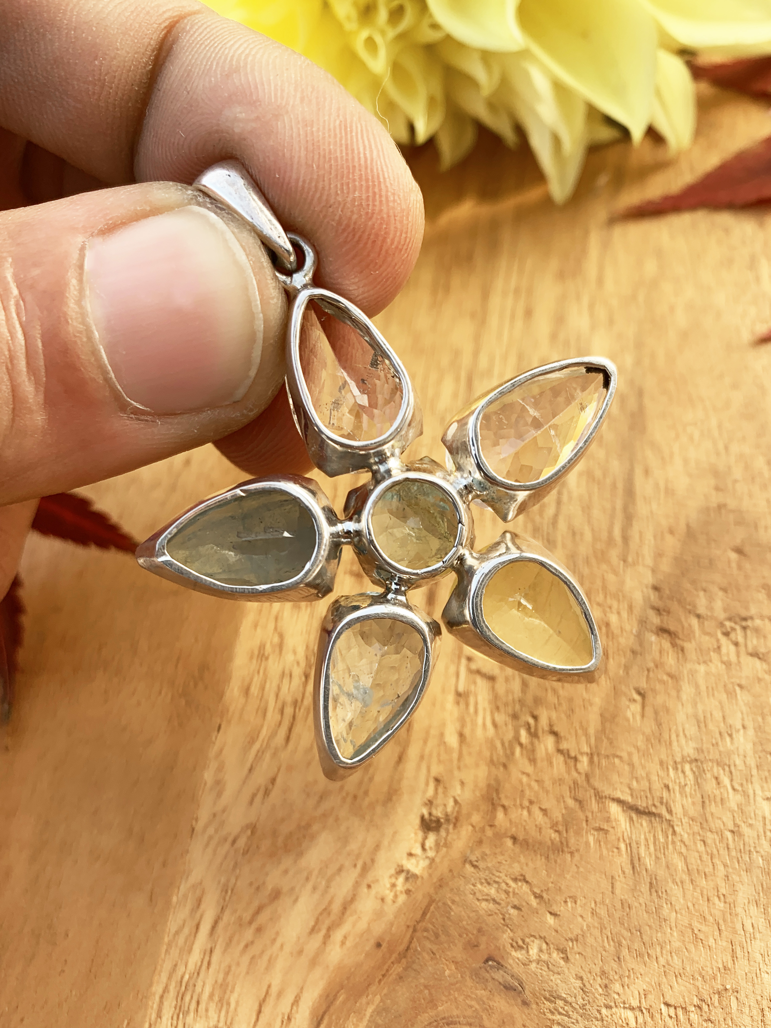 Multistone pendant 