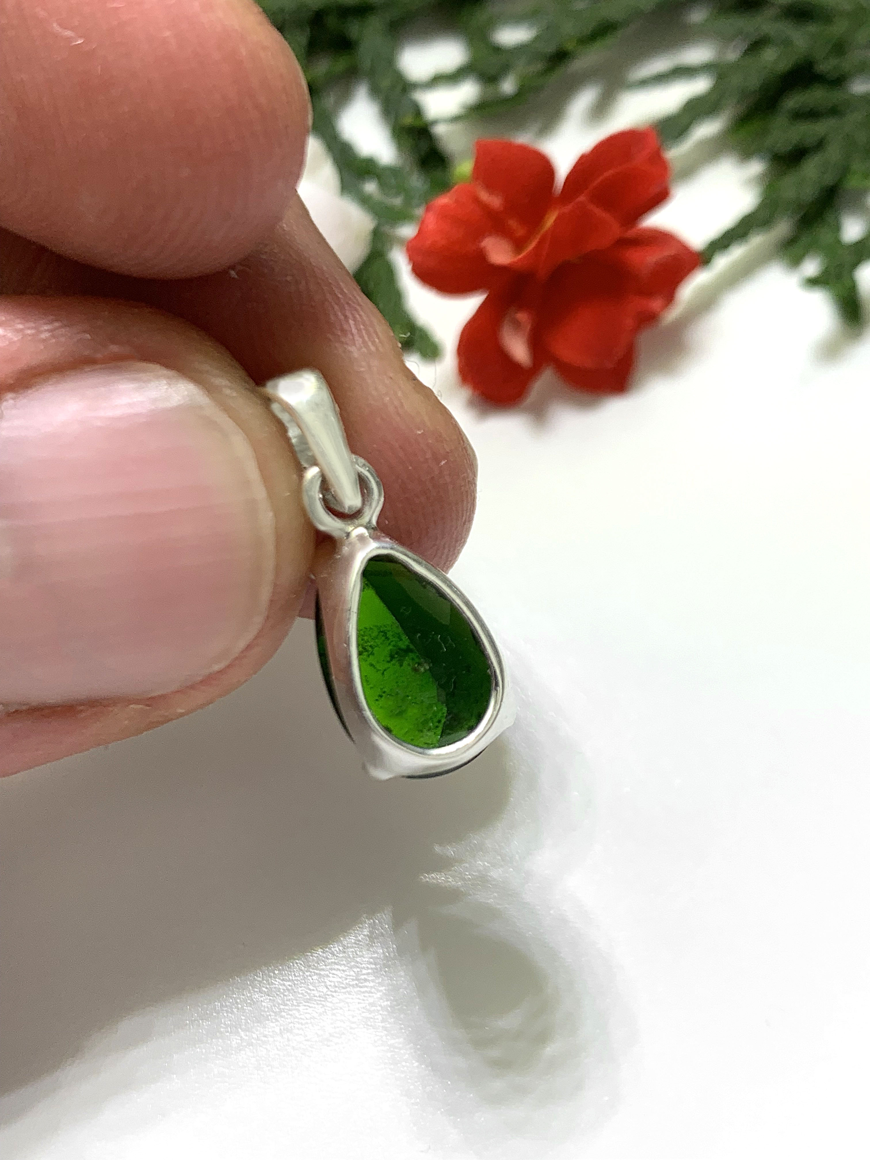 Chromdiopside Pendant