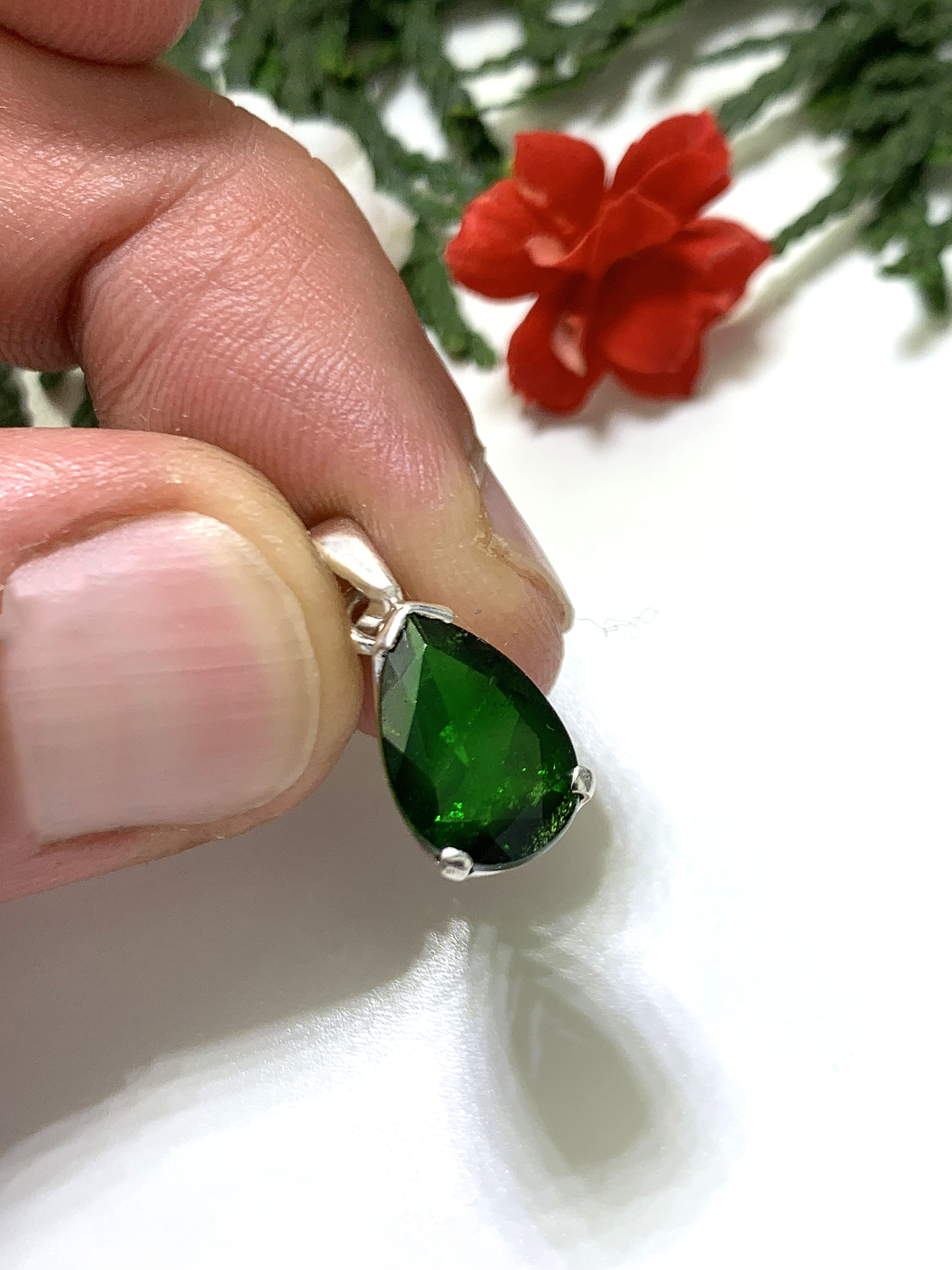Chromdiopside Pendant