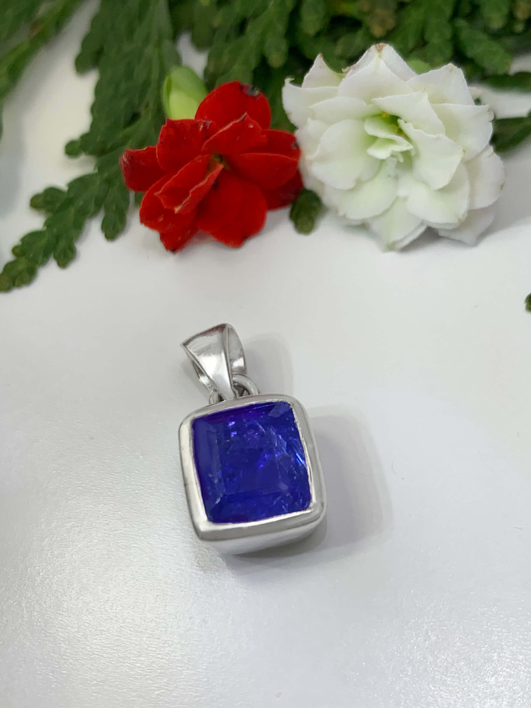 Tanzanite Pendant - TOP