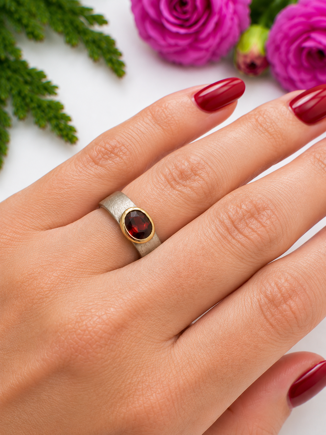 Granat Ring - Mattiert vergoldet