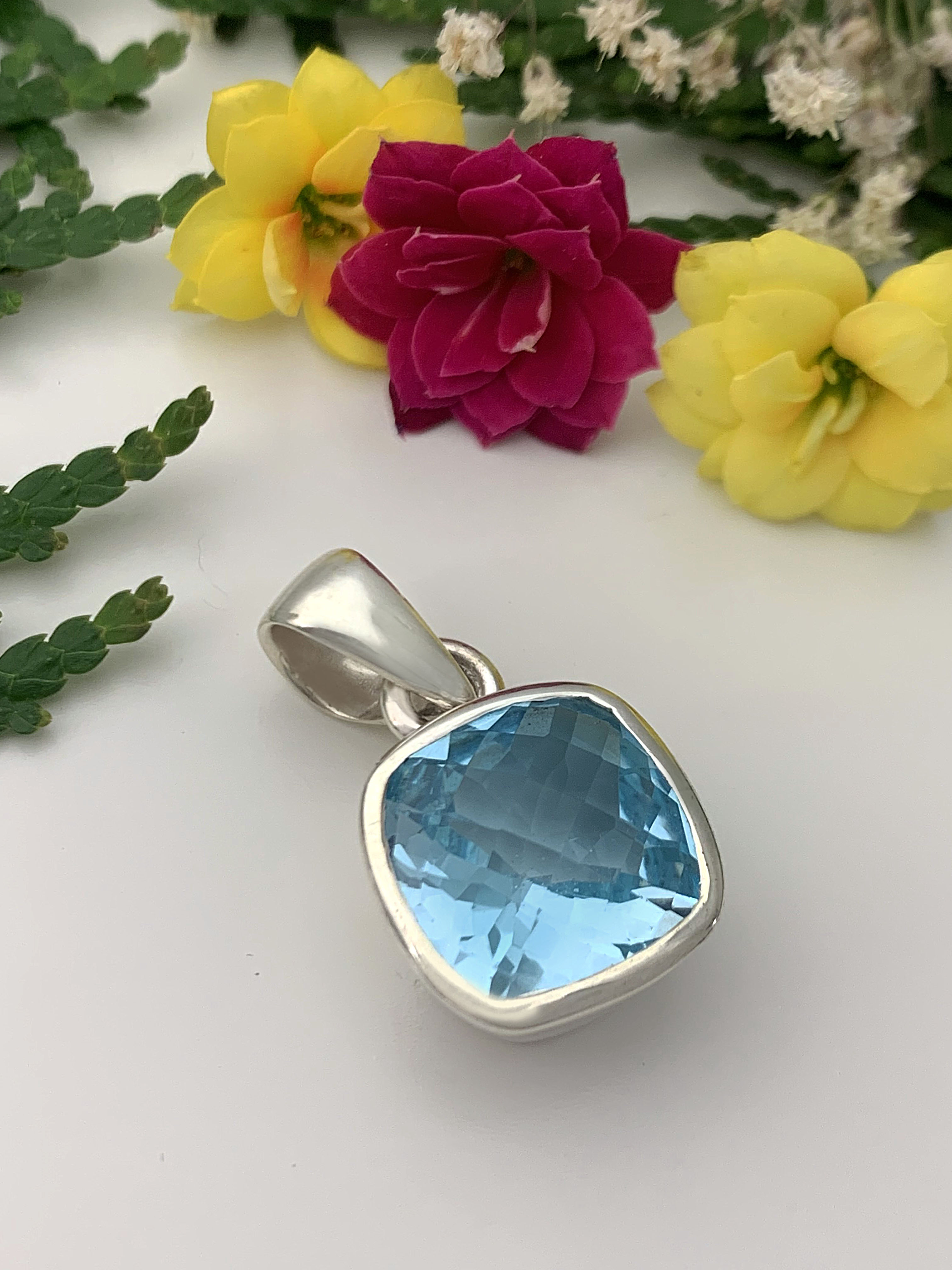 blautopas-anhaenger-blue-topaz-pendant-ah04486-3 Blautopas Anhänger  - Himmelblau