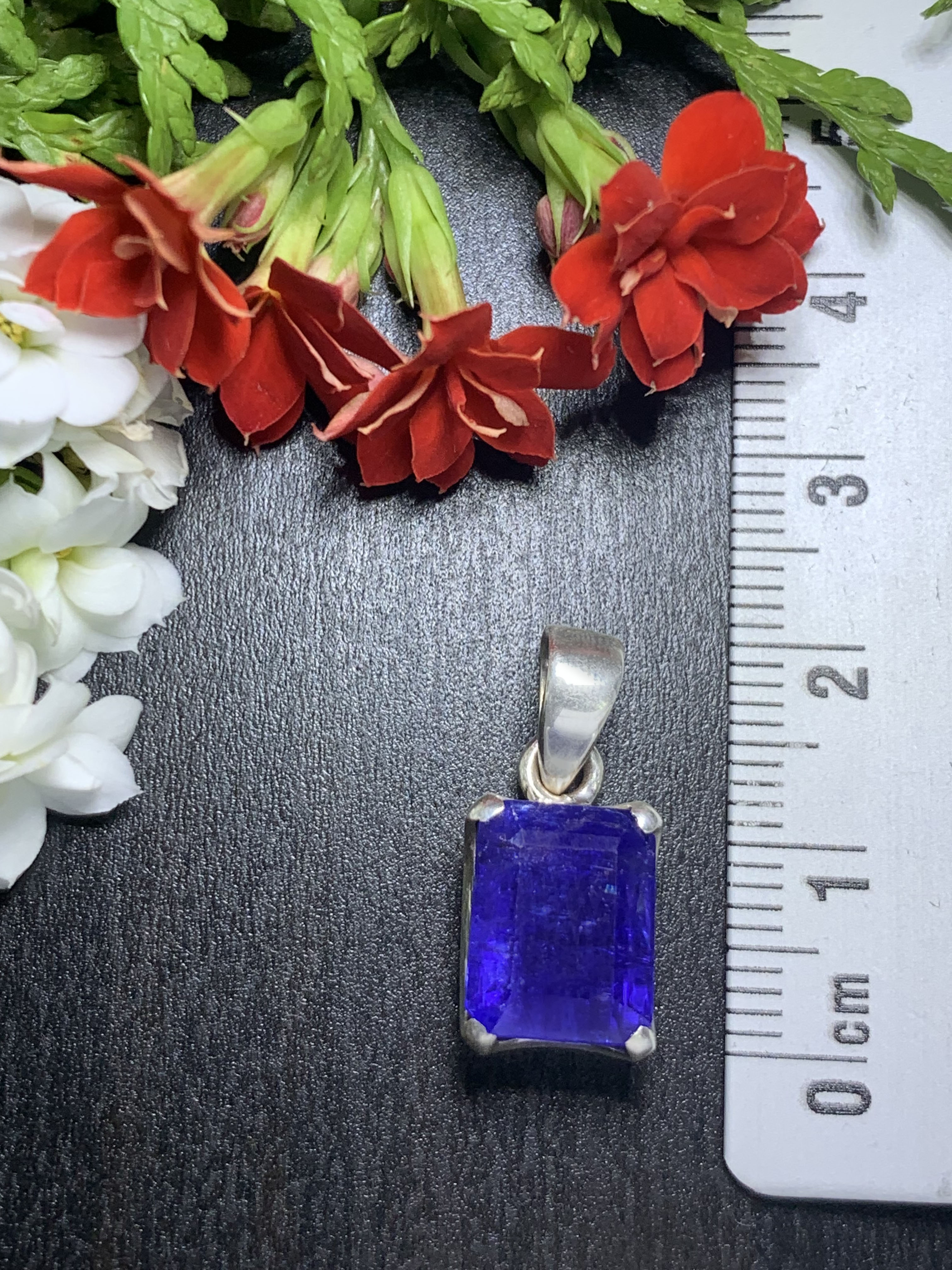Tanzanite Pendant - TOP