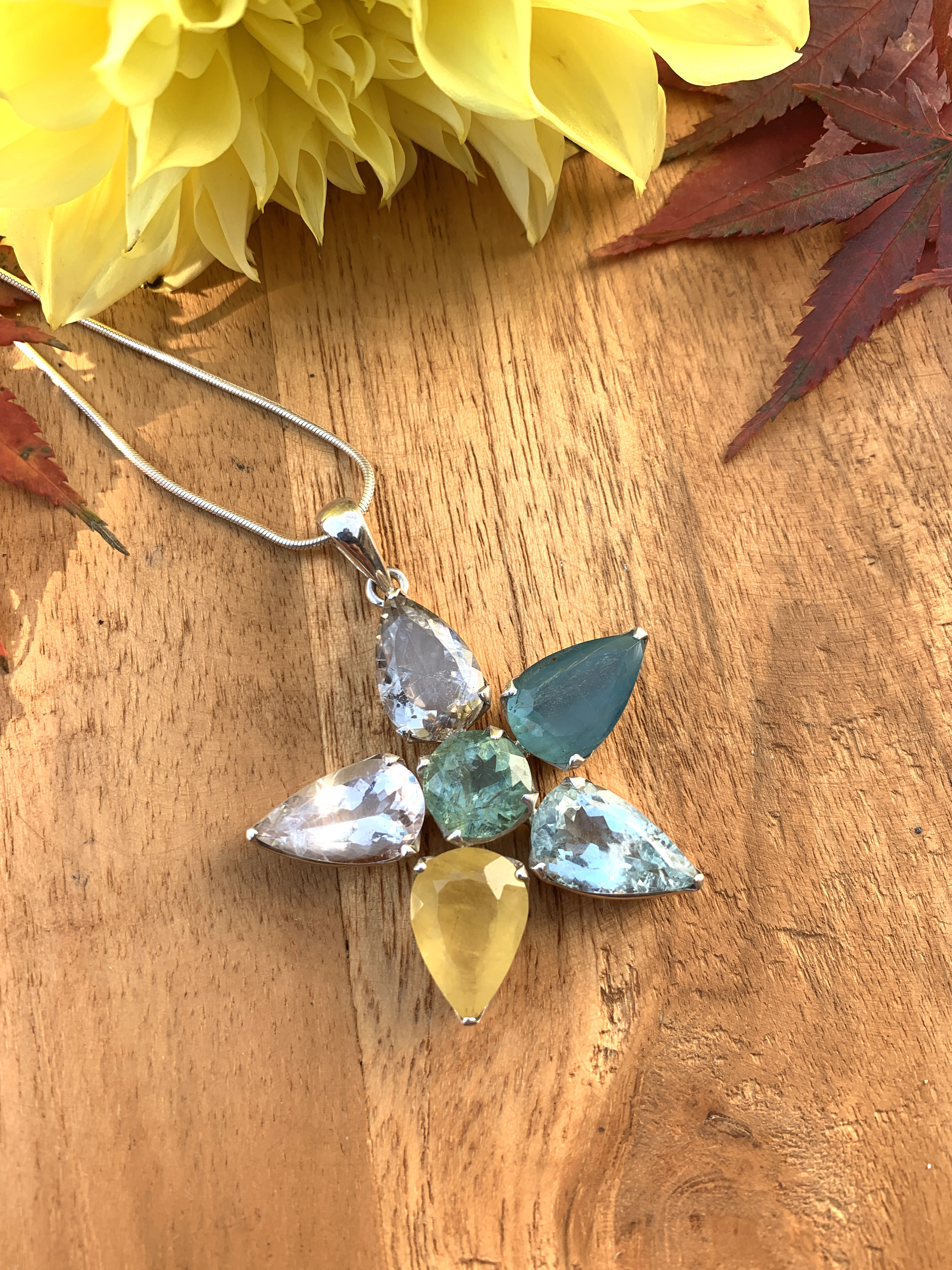 Multistone pendant 