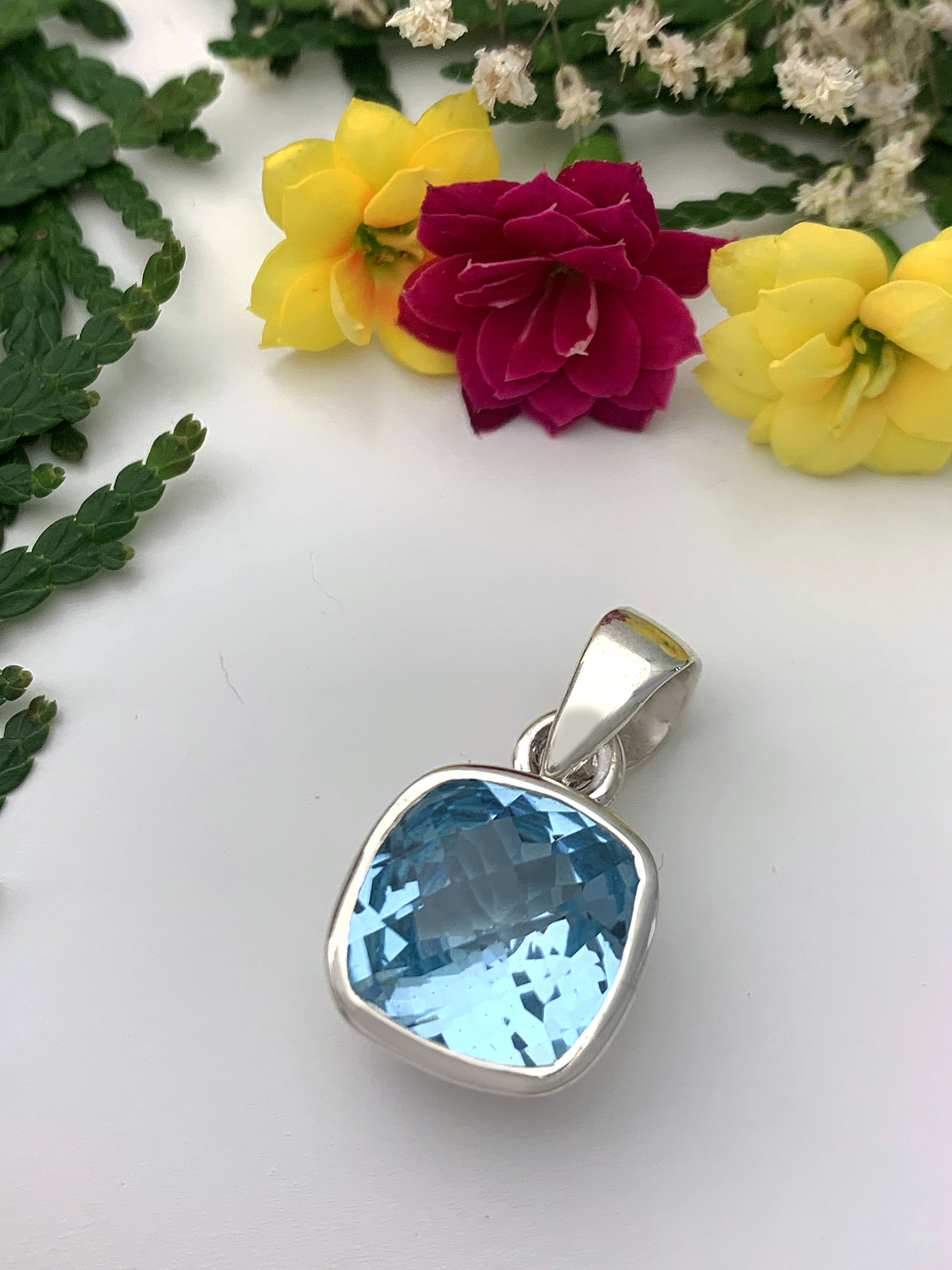 blautopas-anhaenger-blue-topaz-pendant-ah04486 Blautopas Anhänger  - Himmelblau
